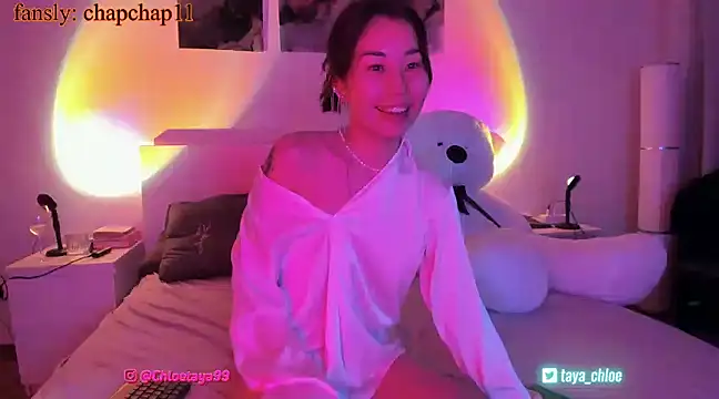 ChloeTayaa online show from 26, 1, 2025