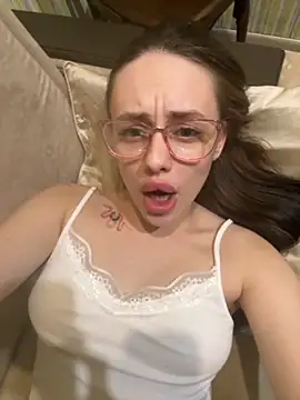 Snapshot of Lisaaan chatting on 8, 10, 2025 Lisaaan online show from 8, 10, 2025