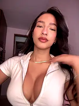 Snapshot of DulceLenns chatting on 15, 11, 2025 DulceLenns online show from 15, 11, 2025