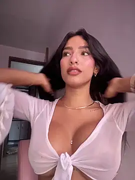 Snapshot of DulceLenns chatting on 6, 11, 2025 DulceLenns online show from 6, 11, 2025