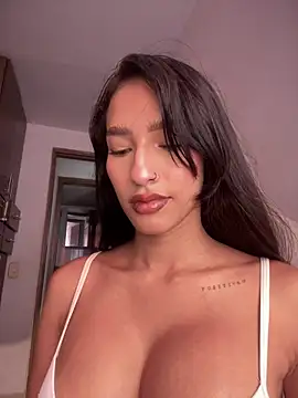 Snapshot of DulceLenns chatting on 10, 11, 2025 DulceLenns online show from 10, 11, 2025