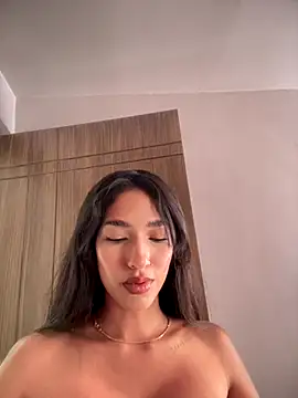 Snapshot of DulceLenns chatting on 8, 9, 2025 DulceLenns online show from 8, 9, 2025