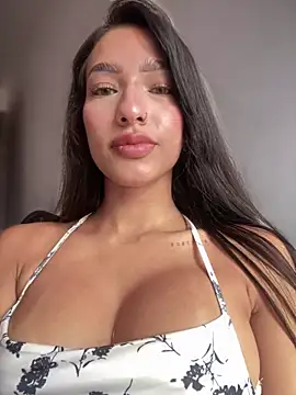 Snapshot of DulceLenns chatting on 21, 10, 2025 DulceLenns online show from 21, 10, 2025