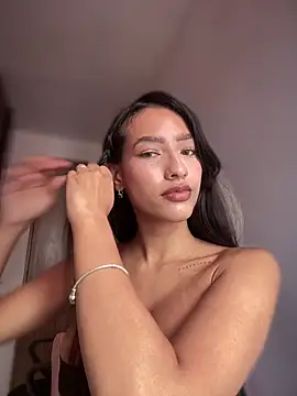 Snapshot of DulceLenns chatting on 20, 10, 2025 DulceLenns online show from 20, 10, 2025