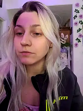 ScarletCallings420 online show from 12, 3, 2025