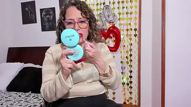 taylorhot70 online show from 10, 3, 2026