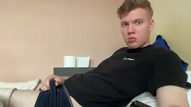 Snapshot of sexybooii6968 chatting on 13, 10, 2025 sexybooii6968 online show from 13, 10, 2025