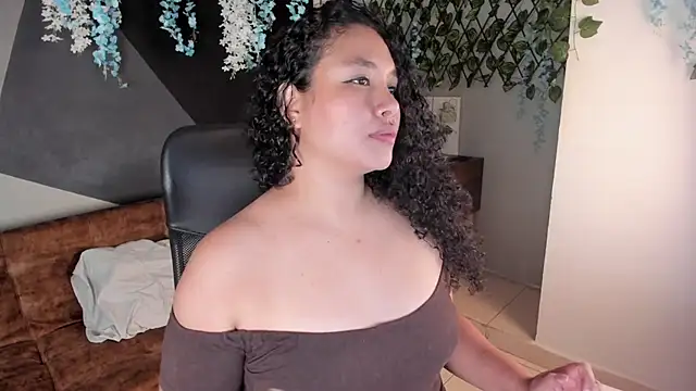 Snapshot of alixon_fiore5 chatting on 13, 5, 2026 alixon fiore5 online show from 13, 5, 2026