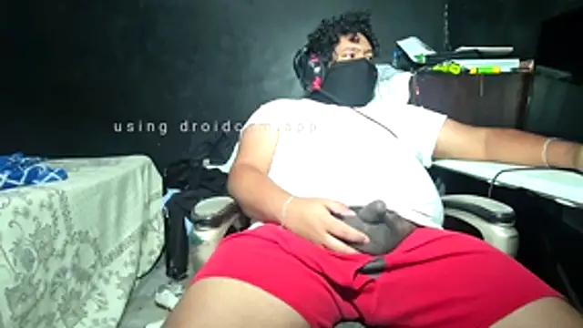 Snapshot of mikfgh50 chatting on 2, 11, 2025 mikfgh50 online show from 2, 11, 2025