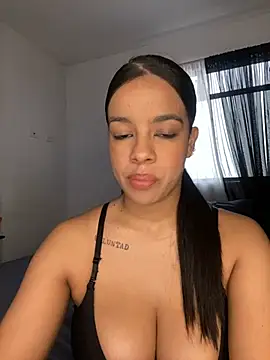 Snapshot of trianawhite chatting on 15, 7, 2026 trianawhite online show from 15, 7, 2026