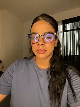 Snapshot of trianawhite chatting on 12, 7, 2026 trianawhite online show from 12, 7, 2026