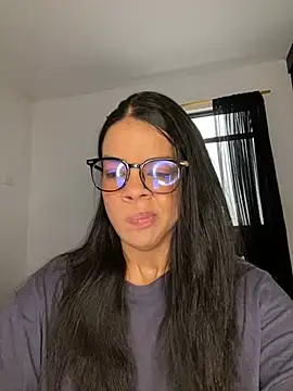 Snapshot of trianawhite chatting on 1, 7, 2026 trianawhite online show from 1, 7, 2026