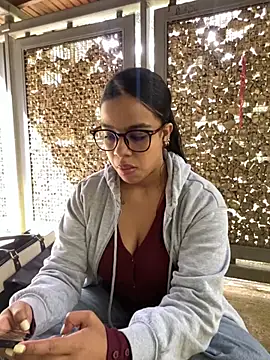 Snapshot of trianawhite chatting on 8, 7, 2026 trianawhite online show from 8, 7, 2026