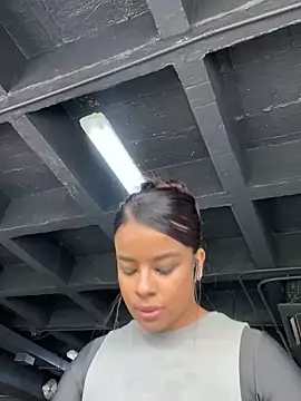 trianawhite online show from 2, 12, 2024