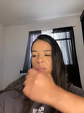 Snapshot of trianawhite chatting on 3, 8, 2026 trianawhite online show from 3, 8, 2026