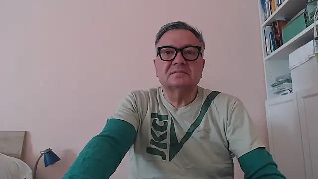 Snapshot of YOU6me chatting on 15, 5, 2026 YOU6me online show from 15, 5, 2026