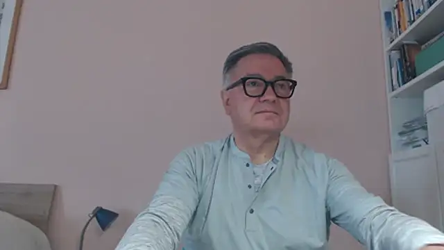Snapshot of YOU6me chatting on 5, 5, 2026 YOU6me online show from 5, 5, 2026
