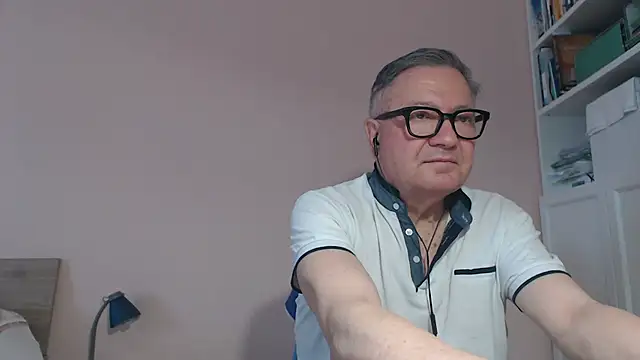 Snapshot of YOU6me chatting on 2, 6, 2026 YOU6me online show from 2, 6, 2026