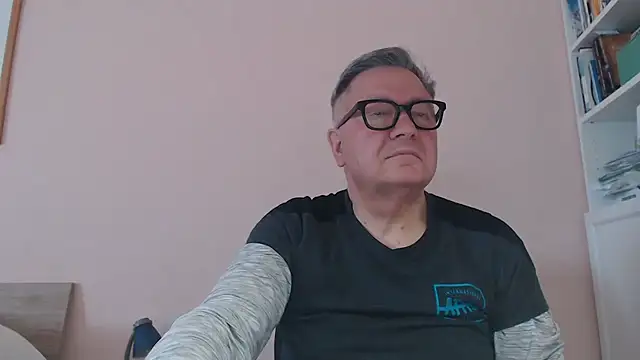 Snapshot of YOU6me chatting on 11, 5, 2026 YOU6me online show from 11, 5, 2026