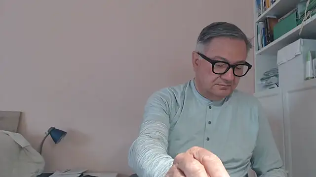 Snapshot of YOU6me chatting on 6, 5, 2026 YOU6me online show from 6, 5, 2026