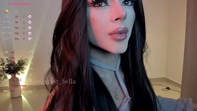Snapshot of sweetest_bella chatting on 8, 10, 2025 sweetest bella online show from 8, 10, 2025