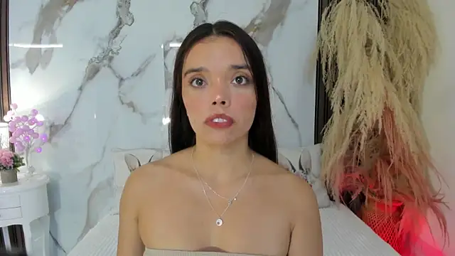 Snapshot of hannahill69 chatting on 12, 11, 2025 hannahill69 online show from 12, 11, 2025