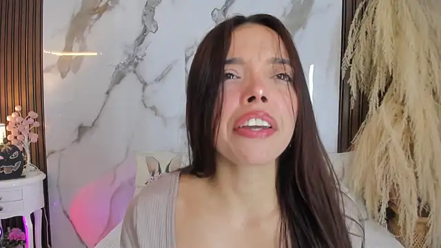 Snapshot of hannahill69 chatting on 11, 10, 2025 hannahill69 online show from 11, 10, 2025