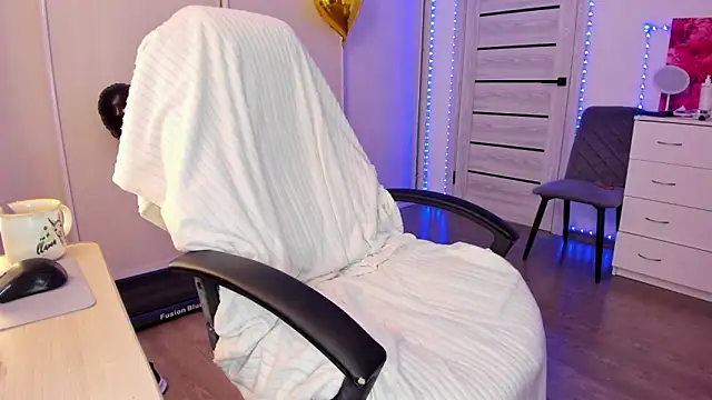 Snapshot of Ophelia_mm chatting on 18, 6, 2026 Ophelia mm online show from 18, 6, 2026