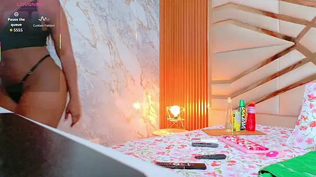 mommywebcam online show from 24, 10, 2025