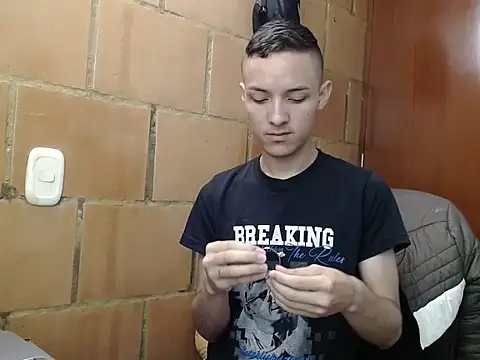 Snapshot of andys_26 chatting on 16, 6, 2026 andys 26 online show from 16, 6, 2026