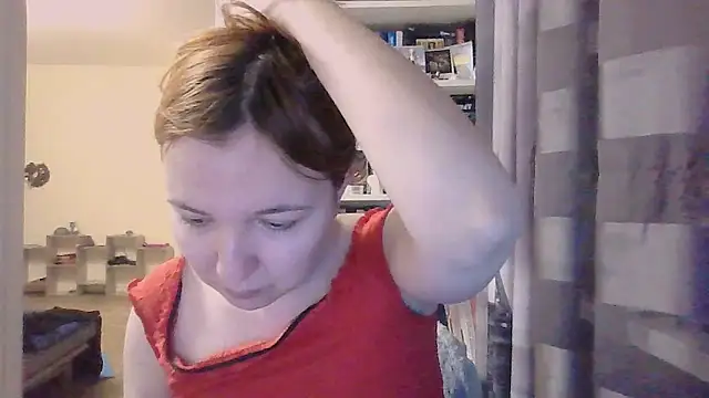 Snapshot of BrattyFoxyGirl chatting on 16, 10, 2025 BrattyFoxyGirl online show from 16, 10, 2025