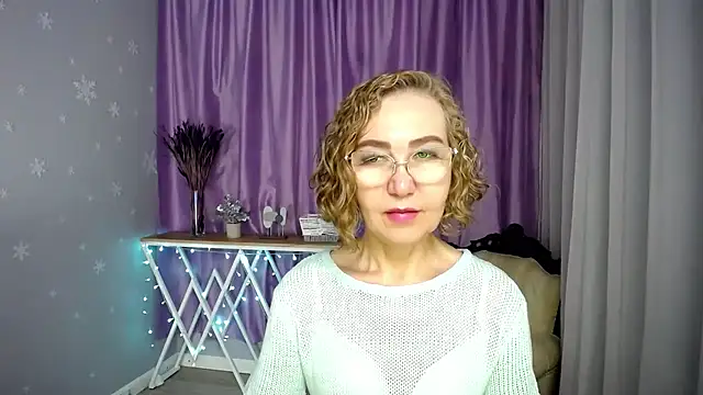 queen a n i online show from 11, 7, 2026