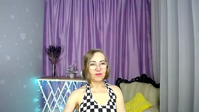 queen a n i online show from 7, 4, 2026