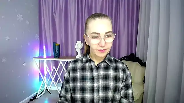 queen a n i online show from 28, 9, 2025