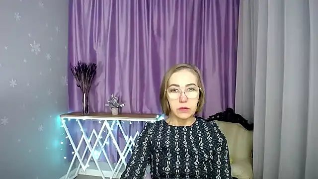 queen a n i online show from 10, 3, 2026