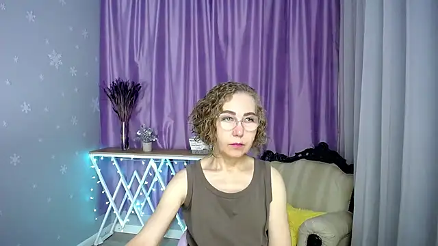 queen a n i online show from 3, 7, 2026