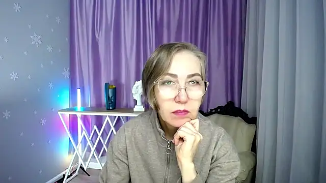 queen a n i online show from 21, 10, 2025