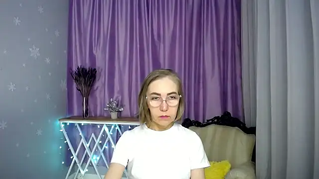 queen a n i online show from 19, 4, 2026