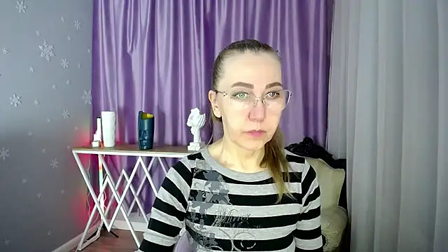 queen a n i online show from 6, 3, 2025