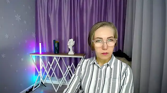 queen a n i online show from 11, 10, 2025