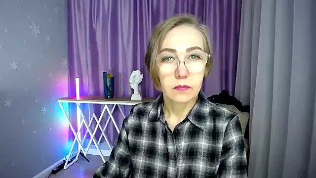 queen a n i online show from 23, 10, 2025