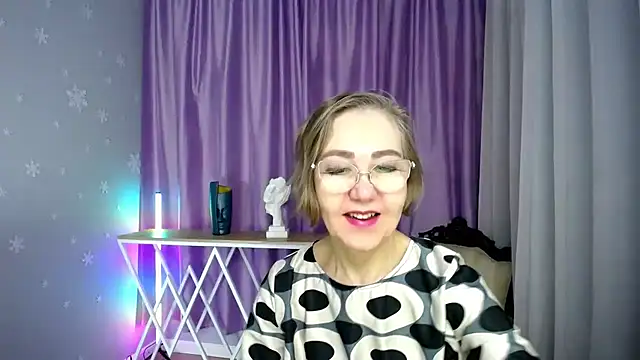 queen a n i online show from 15, 11, 2025