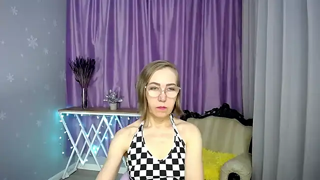 queen a n i online show from 14, 4, 2026