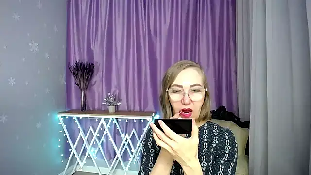 queen a n i online show from 13, 4, 2026