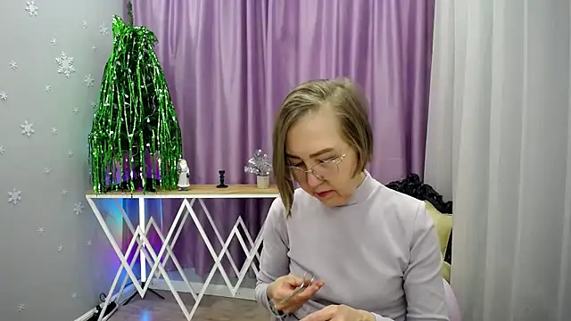 queen a n i online show from 30, 11, 2025