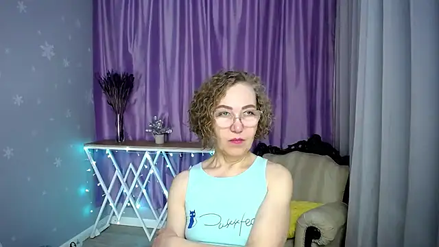 queen a n i online show from 11, 5, 2026