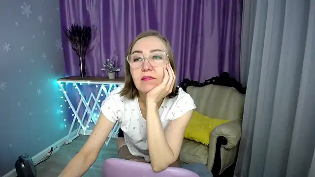 queen a n i online show from 10, 4, 2026