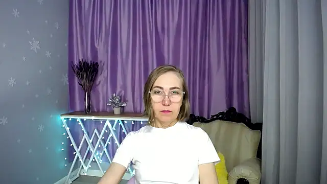 queen a n i online show from 18, 4, 2026