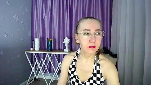 queen a n i online show from 26, 2, 2025