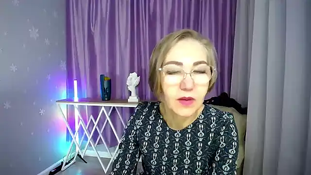 queen a n i online show from 14, 10, 2025